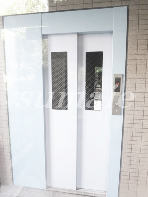 フローラ篠崎のその他共用部分|エレベーターが付いています。