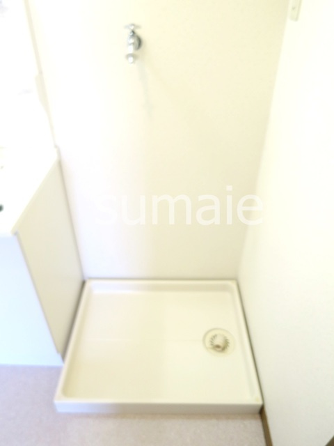 フローラ篠崎の内装|室内洗濯機置場です。