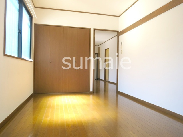 フローラ篠崎の居間・リビング|洋室です。