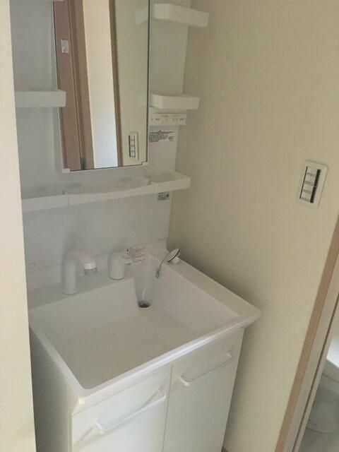 エアカーサ四ツ木の独立洗面台