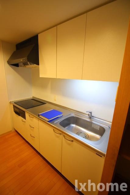 ＵＵＲコート茨木東中条のキッチン|コンパクトなキッチンで掃除もラクラク