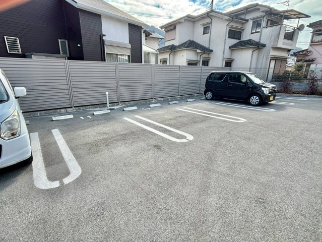 リヴィエール・デュアルBの駐車場