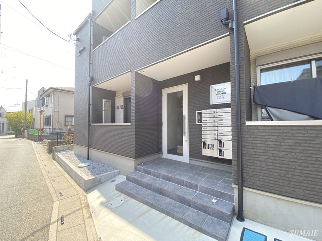 ジーメゾン大宮三橋のエントランス|ゆとりのあるエントランスです