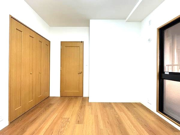 サンリヤンガーデン春日Ⅴ番館の洋室|全居室フローリング＆収納付き♪
「収納の余裕は心の余裕」というお家探しの格言もあるんですよ！
