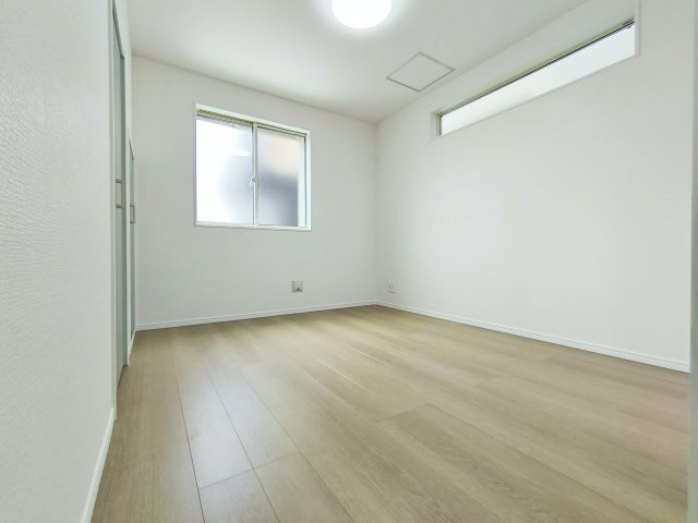 板橋区東新町2丁目 全9棟 I号棟の玄関|1階5.25帖洋室
お子様部屋の他、書斎や趣味のお部屋などにも多目的にお使いいただけます(I号棟)