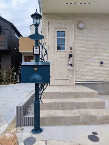 板橋区東新町2丁目 全9棟 I号棟の玄関|玄関もお洒落で華やかな空間に仕上がりました(I号棟)