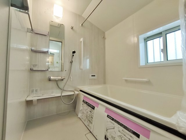 板橋区東新町2丁目 全9棟 I号棟の浴室|足を伸ばしてゆったりとご入浴いただける一坪タイプのユニットバス
お子様とのご入浴も快適な広さです(I号棟)