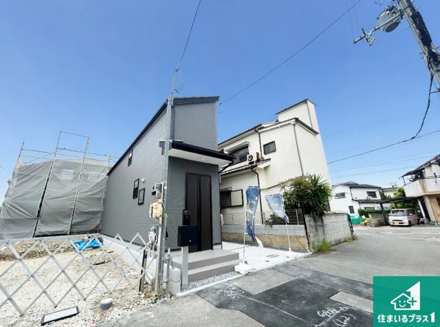 29日(土)30日(日)現地ご見学可能！　伊丹市堀池　全2邸の前面道路含む現地写真|周辺は閑静な住宅街！前面道路広々で車の出し入れも便利です。駐車が苦手な方でも安心して車庫入れできます！