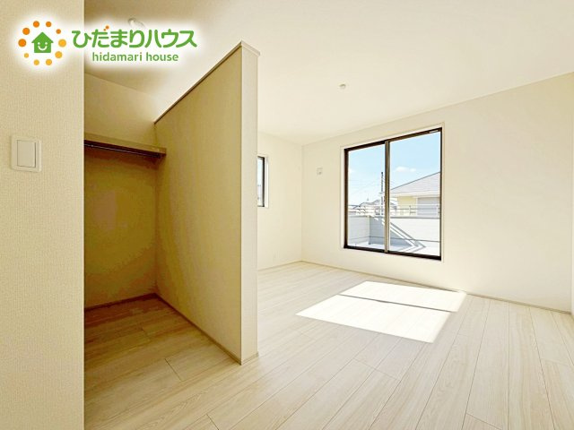【寝室】 | 小美玉市清風台団地第6　新築戸建 | 寝室にはウォークインクローゼットを完備。スッキリ片付いた寝室が睡眠の質を上げてくれます。