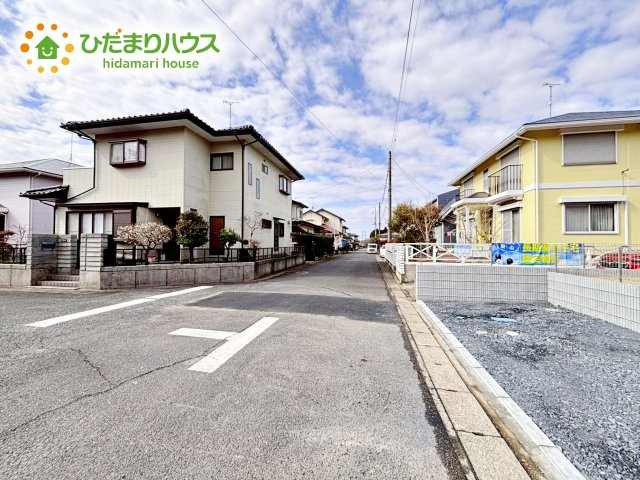 【前面道路含む現地写真】 | 小美玉市清風台団地第6　新築戸建 | 落ち着いた住環境が魅力的です☆