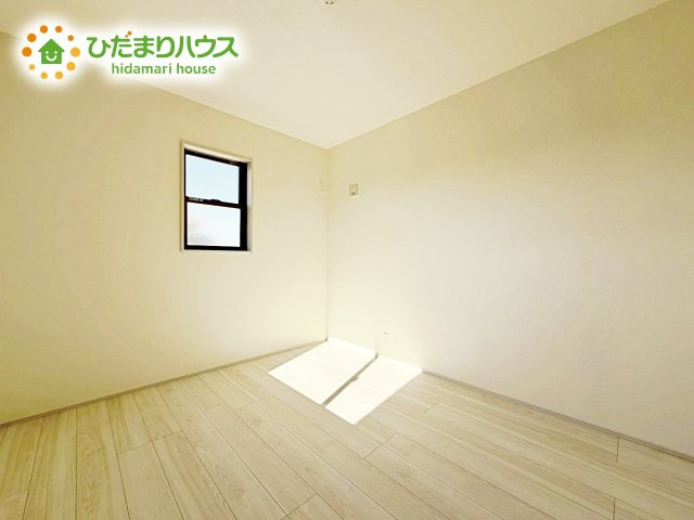 【洋室】 | 小美玉市清風台団地第6　新築戸建 | 洗練された空間にやわらかい光が差し込み、お気に入りの家具や小物が映えます。