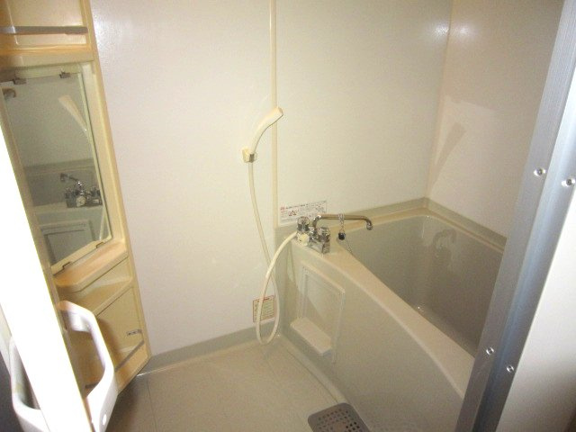 武蔵野市関前４丁目のアパートの浴室