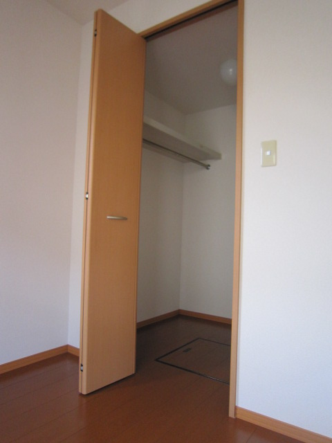 武蔵野市関前４丁目のアパートの収納