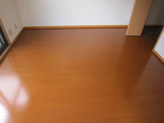 武蔵野市関前４丁目のアパートの居間・リビング