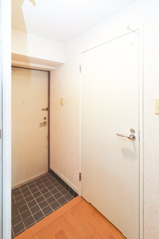 サヴォイグランデス　12階の玄関|別号室のものになります。現状優先。