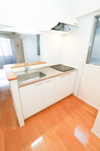 サヴォイグランデス　12階のキッチン|別号室のものになります。現状優先。
※出窓はございません。
