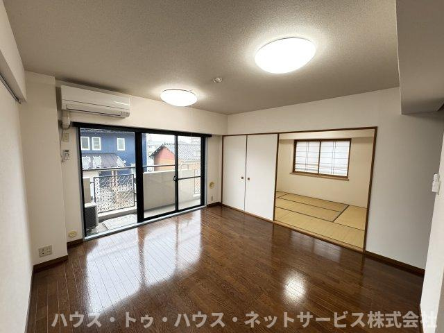 エクセレンス松戸壱番館の居間・リビング