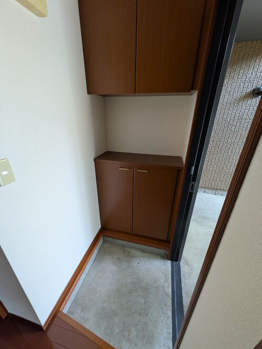 ホワイトオークハイツ　Bの玄関