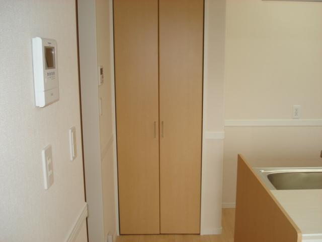 ＥＡＳＴ　ＲＯＣＫ２の収納|リビングクローゼット