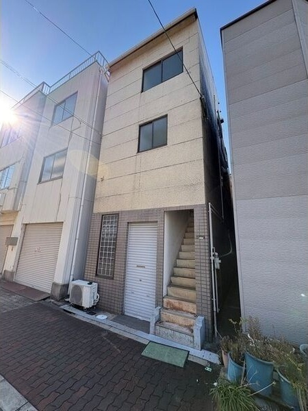 フローライト大正の外観