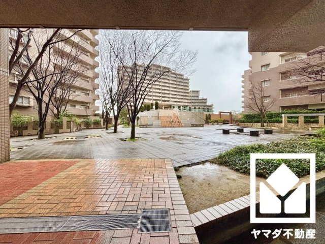 京阪東ローズタウン・ファインガーデンあゆみケ丘Ｂ棟の外観