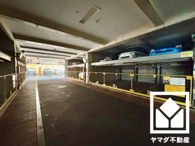 京阪東ローズタウン・ファインガーデンあゆみケ丘Ｂ棟の駐車場