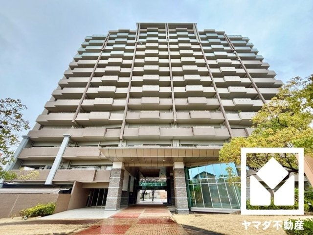 京阪東ローズタウン・ファインガーデンあゆみケ丘Ｂ棟の外観