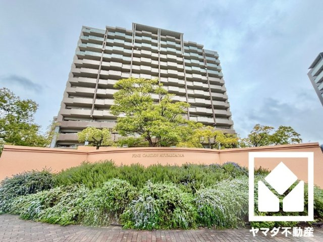 京阪東ローズタウン・ファインガーデンあゆみケ丘Ｂ棟の外観