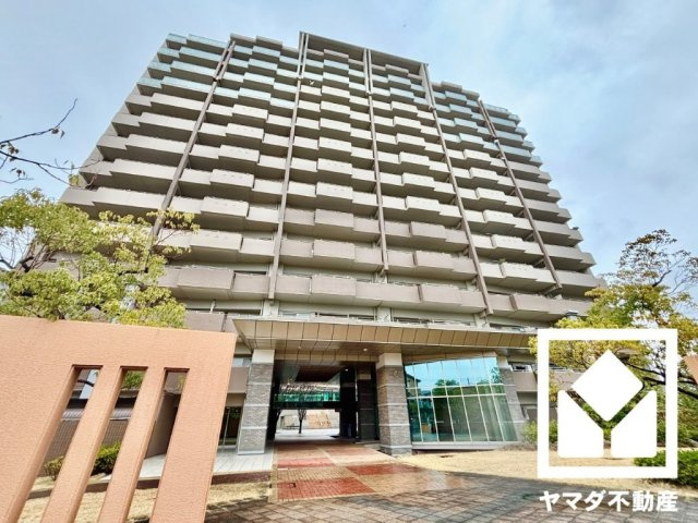 京阪東ローズタウン・ファインガーデンあゆみケ丘Ｂ棟の外観