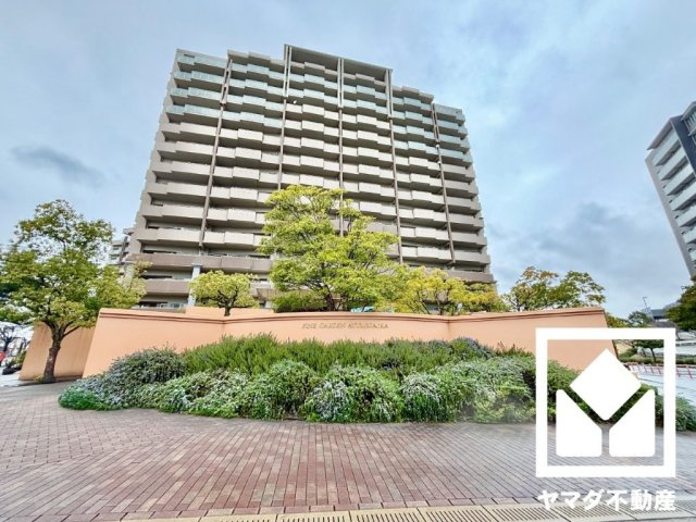 京阪東ローズタウン・ファインガーデンあゆみケ丘Ｂ棟の外観