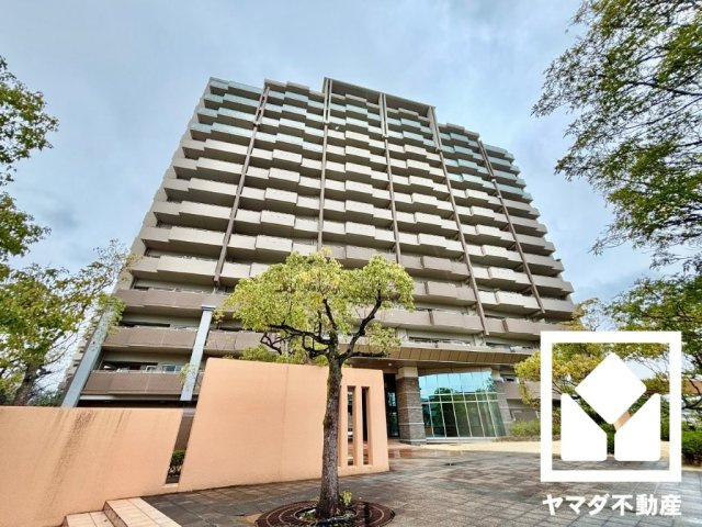 京阪東ローズタウン・ファインガーデンあゆみケ丘Ｂ棟の外観