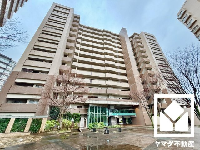 京阪東ローズタウン・ファインガーデンあゆみケ丘Ｂ棟の外観