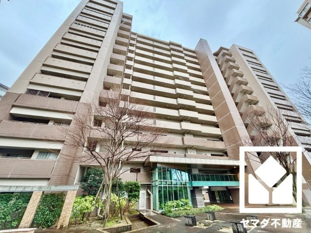 京阪東ローズタウン・ファインガーデンあゆみケ丘Ｂ棟の外観