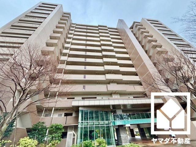 京阪東ローズタウン・ファインガーデンあゆみケ丘Ｂ棟の外観