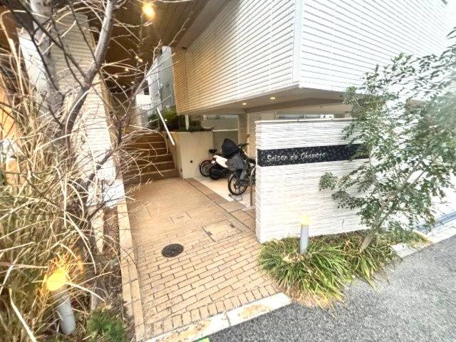 セゾン・ド・オカモトのエントランス