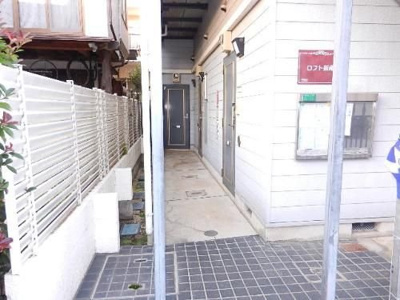【エントランス】 | ロフト新座 | 落ち着いたエントランスです