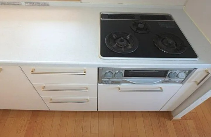 【中古マンション】クレアメゾン鶴ヶ島ステーションフロントのキッチン|コンロです！