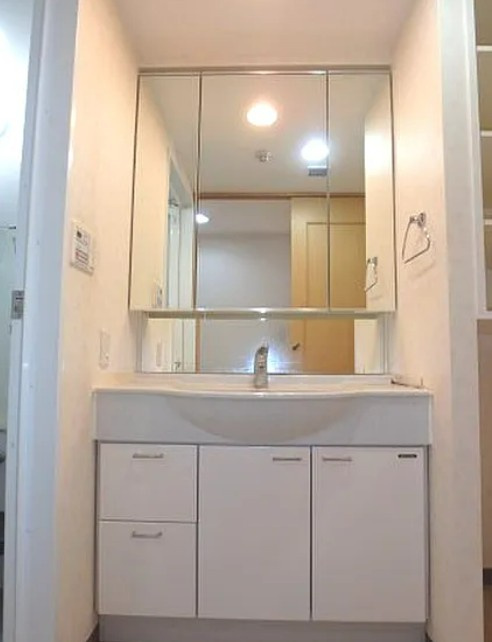 【中古マンション】クレアメゾン鶴ヶ島ステーションフロントの独立洗面台|朝の身支度に欠かせない洗面台です！