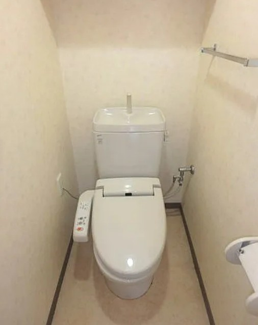 【中古マンション】クレアメゾン鶴ヶ島ステーションフロントのトイレ|シンプルなトイレスペースです♪