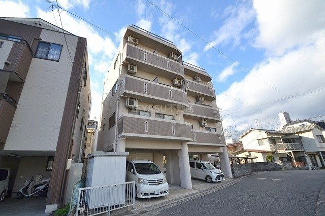 広島市安佐南区長束３丁目の賃貸マンションの外観