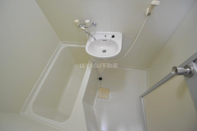広島市安佐南区長束３丁目の賃貸マンションの浴室