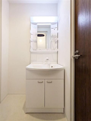 【洗面所】 | De Molen | 忙しい朝には欠かせない洗面所です