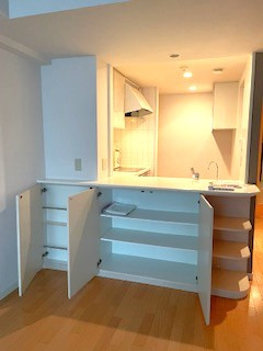 コスモ上野パークサイドシティの居間・リビング|収納