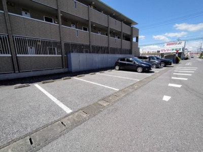 【駐車場】 | ルミエールヤナセ Ｂ | 駐車場