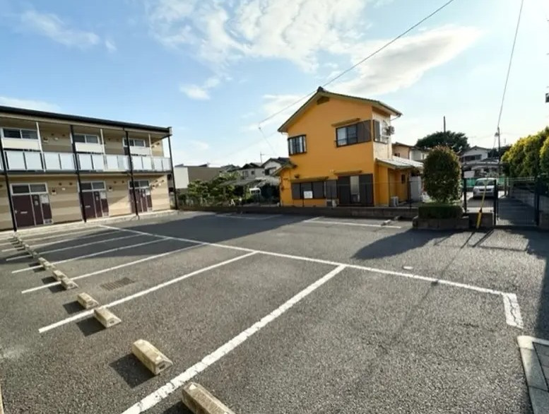 レオパレスソユーズの駐車場