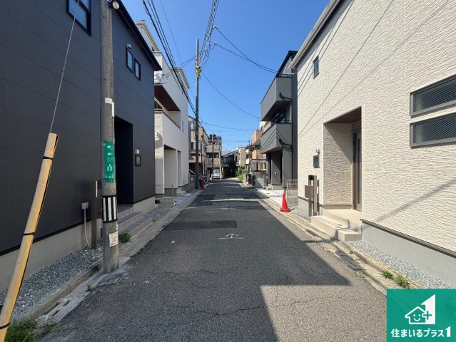 5(土)6(日)現地見学可能！◆堺市堺区香ヶ丘町　ラスト1邸の前面道路含む現地写真|周辺は閑静な住宅街！前面道路広々で車の出し入れも便利です。駐車が苦手な方でも安心して車庫入れできます！