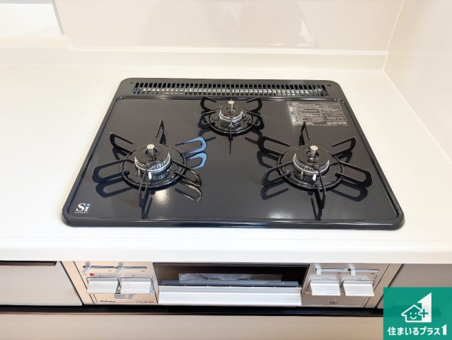 5(土)6(日)現地見学可能！◆堺市堺区香ヶ丘町　ラスト1邸の設備|ダブル高火力Ｓｉセンサー付きコンロ！３口あるので、まとめて料理をする時も大活躍！