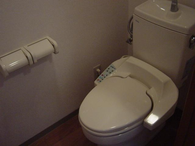 Costa　del　sol（コスタ　デル　ソル）のトイレ|シャワー付トイレ