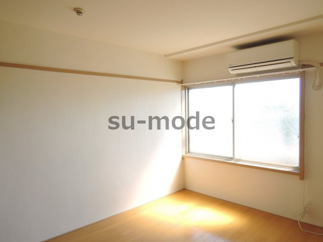 メゾン高槻の洋室