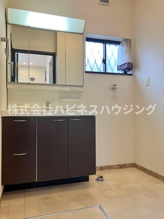 松戸新田戸建の洗面所|コンパクトで使いやすい洗面所